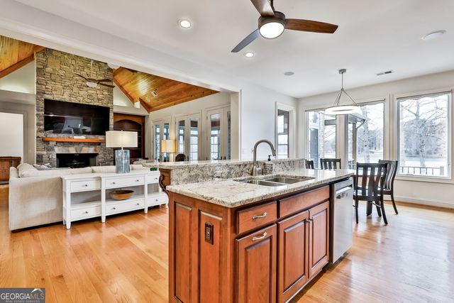 165 Sandy Lake Circle, Fayetteville, GA 30214