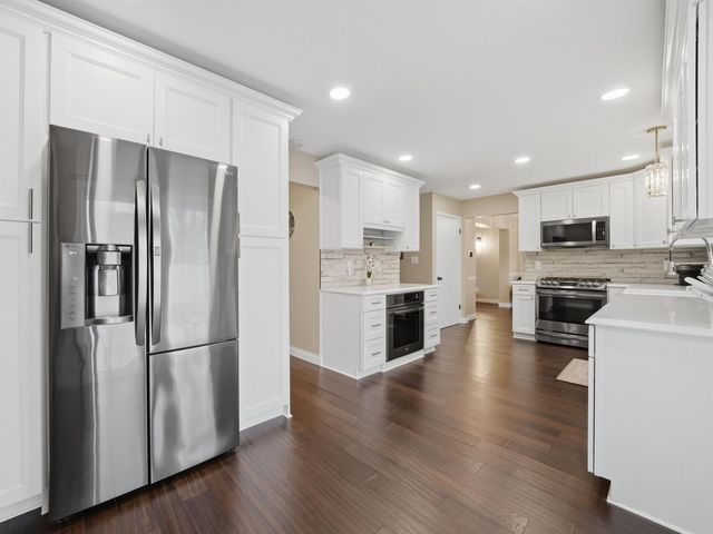 1335 Leverenz Road, Naperville, IL 60564