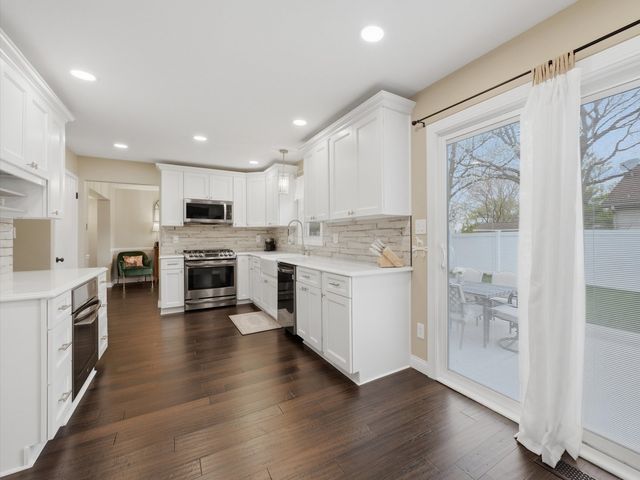 1335 Leverenz Road, Naperville, IL 60564