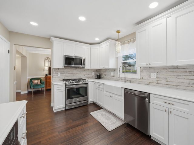 1335 Leverenz Road, Naperville, IL 60564