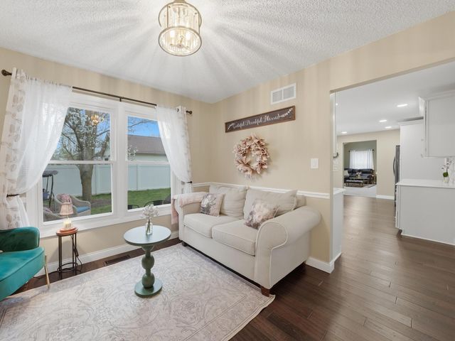 1335 Leverenz Road, Naperville, IL 60564