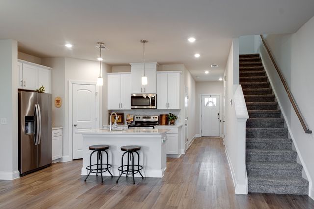 857 Longleaf Ln, Columbia, TN 38401