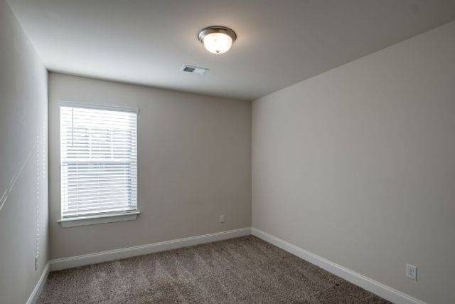 857 Longleaf Ln, Columbia, TN 38401