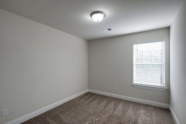 857 Longleaf Ln, Columbia, TN 38401