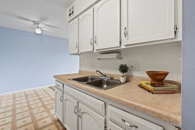 1475 Rebecca Drive 217, Hoffman Estates, IL 60169