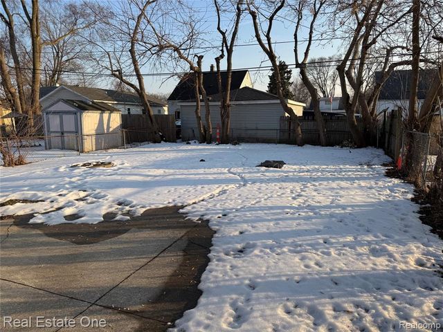 8420 Jewett Avenue, Warren, MI 48089