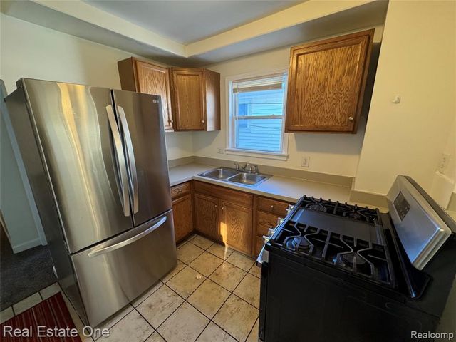 8420 Jewett Avenue, Warren, MI 48089