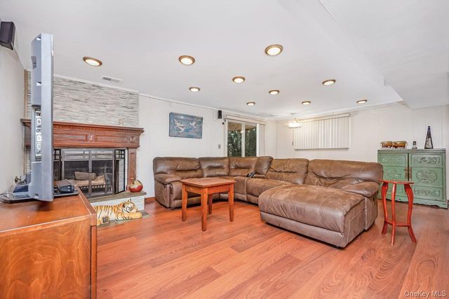 16 Wendy Lane, East Northport, NY 11731