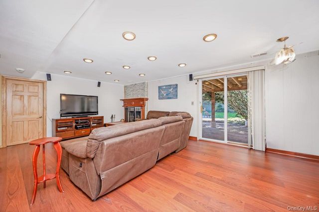 16 Wendy Lane, East Northport, NY 11731
