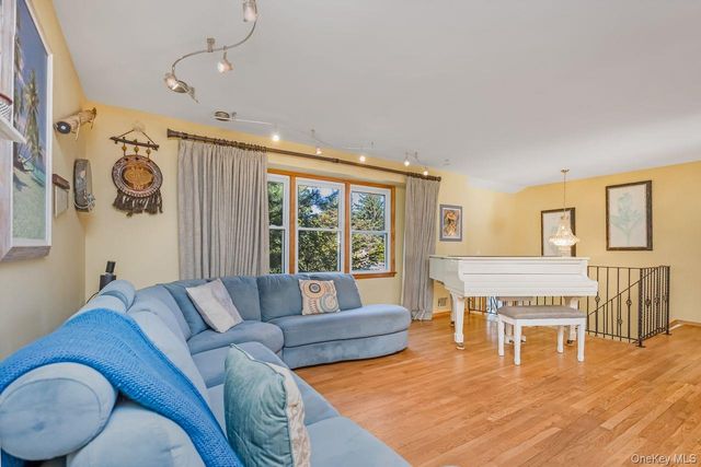 16 Wendy Lane, East Northport, NY 11731