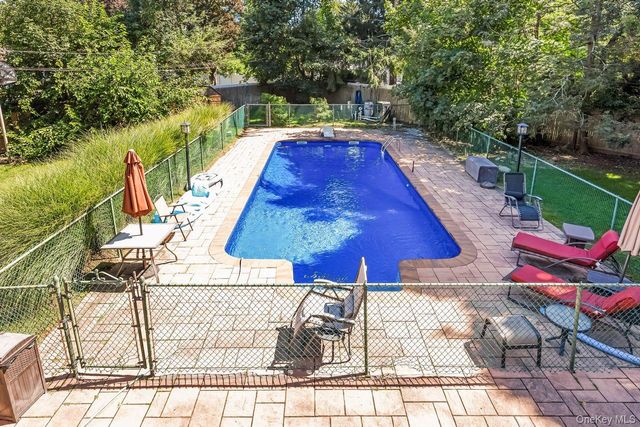 16 Wendy Lane, East Northport, NY 11731