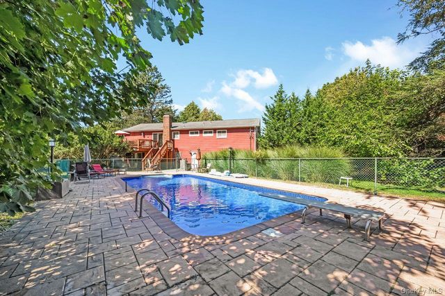 16 Wendy Lane, East Northport, NY 11731