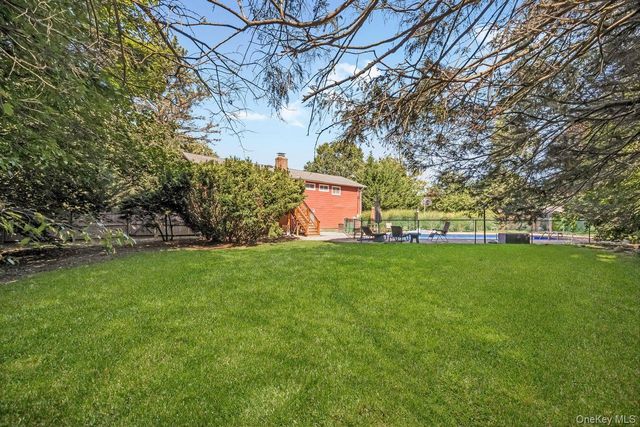 16 Wendy Lane, East Northport, NY 11731