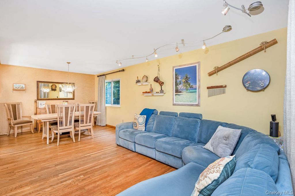 16 Wendy Lane, East Northport, NY 11731 — photo 4