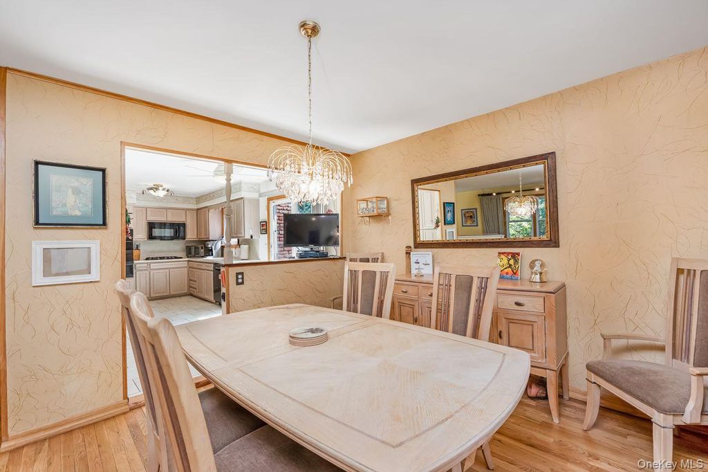 16 Wendy Lane, East Northport, NY 11731 — photo 5