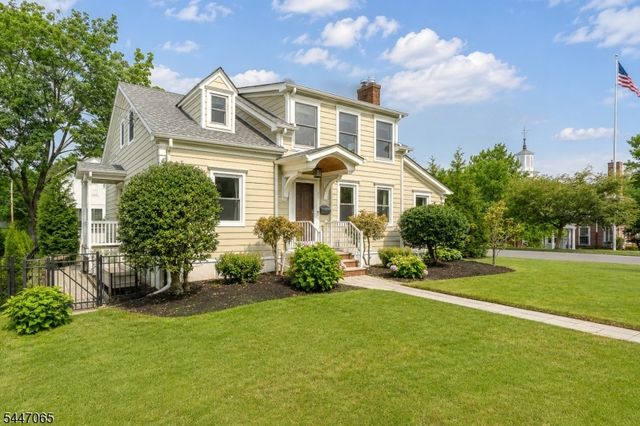 21 Duchamp Pl, Chatham Boro, NJ 07928