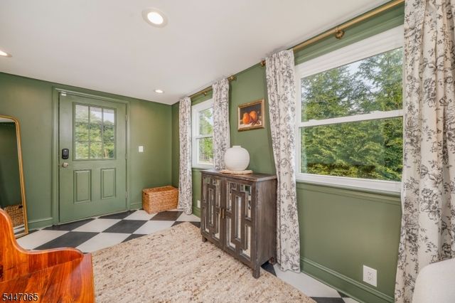 21 Duchamp Pl, Chatham Boro, NJ 07928