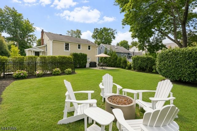 21 Duchamp Pl, Chatham Boro, NJ 07928