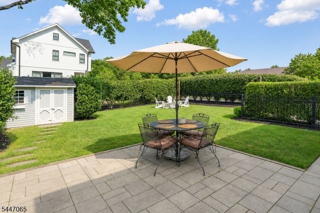 21 Duchamp Pl, Chatham Boro, NJ 07928