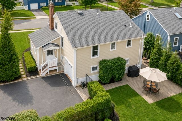 21 Duchamp Pl, Chatham Boro, NJ 07928