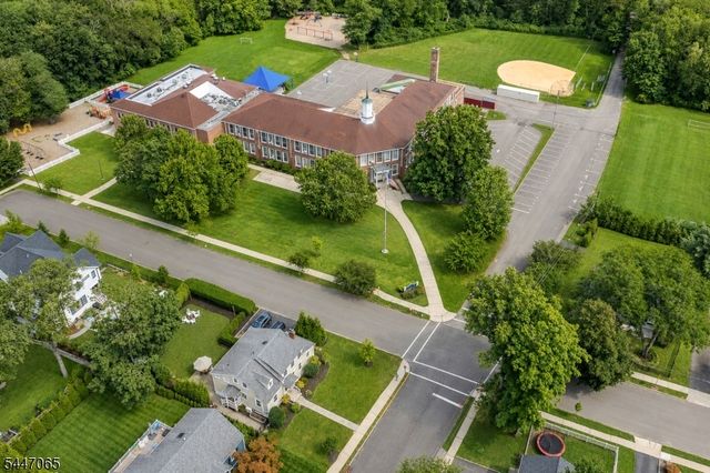 21 Duchamp Pl, Chatham Boro, NJ 07928