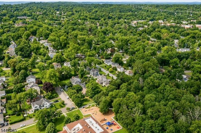 21 Duchamp Pl, Chatham Boro, NJ 07928