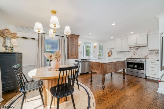 21 Duchamp Pl, Chatham Boro, NJ 07928