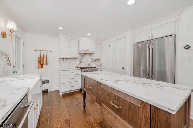 21 Duchamp Pl, Chatham Boro, NJ 07928