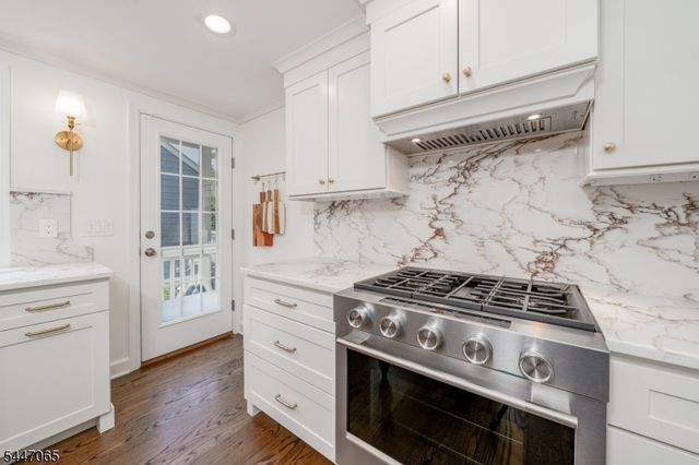 21 Duchamp Pl, Chatham Boro, NJ 07928