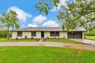 31 S Pony Meadows Dr, Wichita, KS 67232