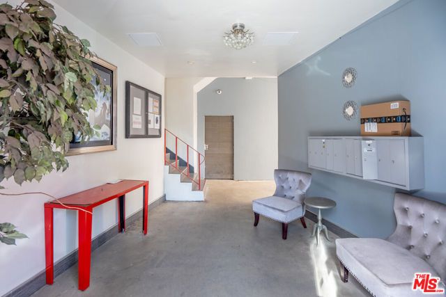 5831 Carlton Way 6, Los Angeles, CA 90028