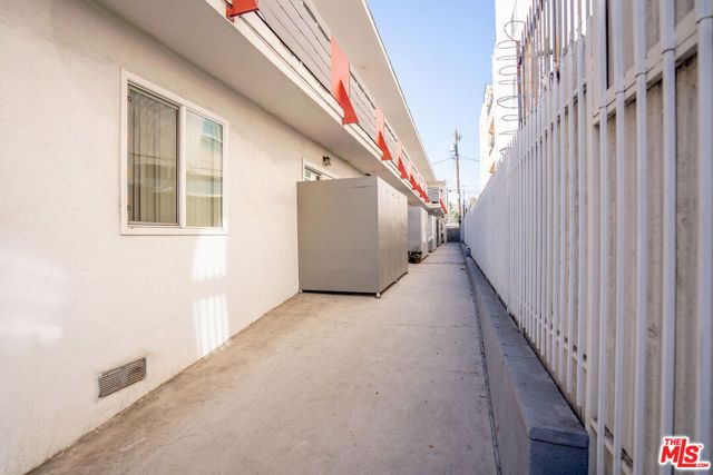 5831 Carlton Way 6, Los Angeles, CA 90028