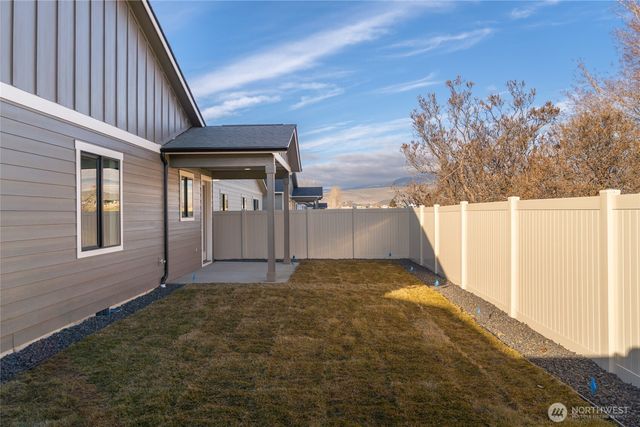 573 S Perry Avenue, East Wenatchee, WA 98802