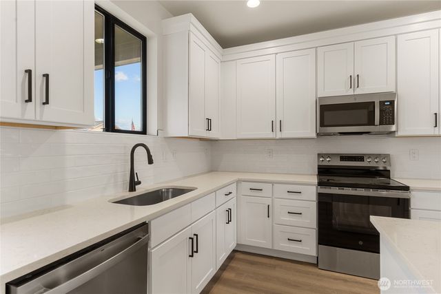 573 S Perry Avenue, East Wenatchee, WA 98802