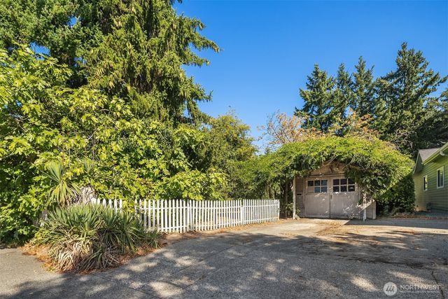 5202 35th Avenue SW, Seattle, WA 98126