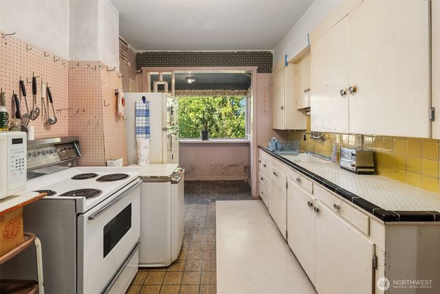 5202 35th Avenue SW, Seattle, WA 98126