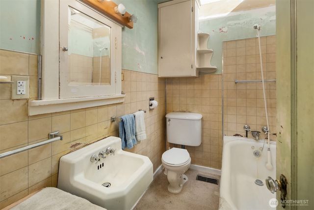 5202 35th Avenue SW, Seattle, WA 98126