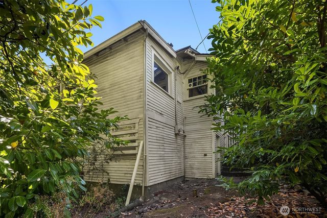 5202 35th Avenue SW, Seattle, WA 98126