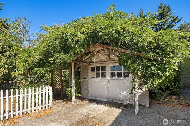 5202 35th Avenue SW, Seattle, WA 98126