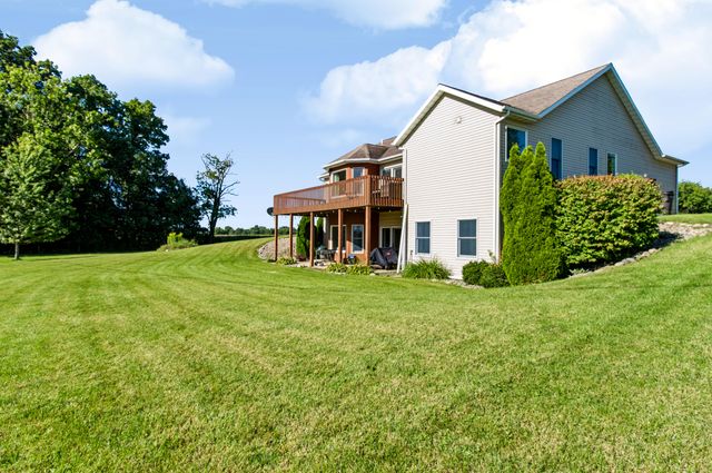 707 Tulip Drive, Three Oaks Vllg, MI 49128