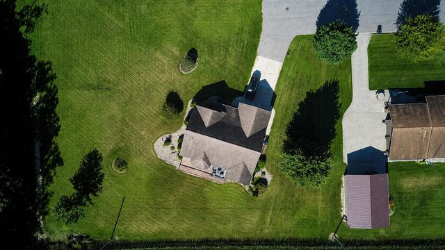 707 Tulip Drive, Three Oaks Vllg, MI 49128
