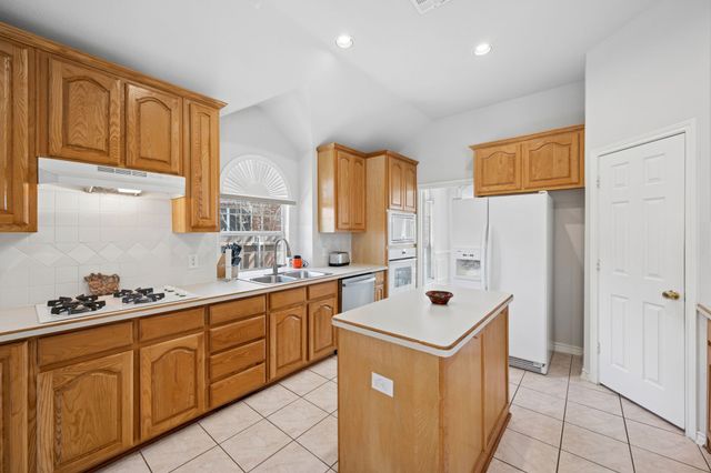 409 Kyle Lane, Lewisville, TX 75067