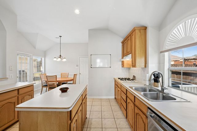 409 Kyle Lane, Lewisville, TX 75067