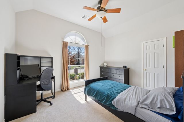 409 Kyle Lane, Lewisville, TX 75067