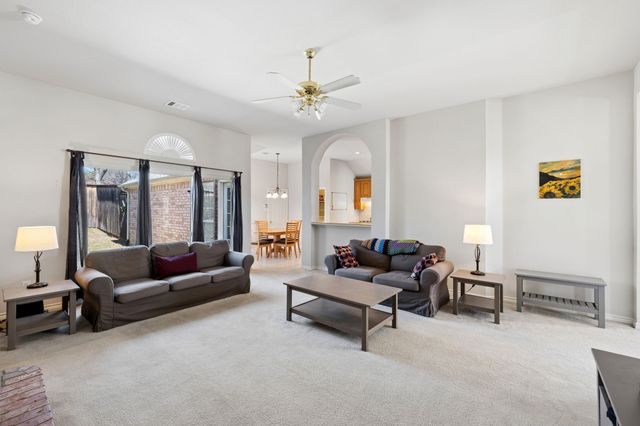 409 Kyle Lane, Lewisville, TX 75067