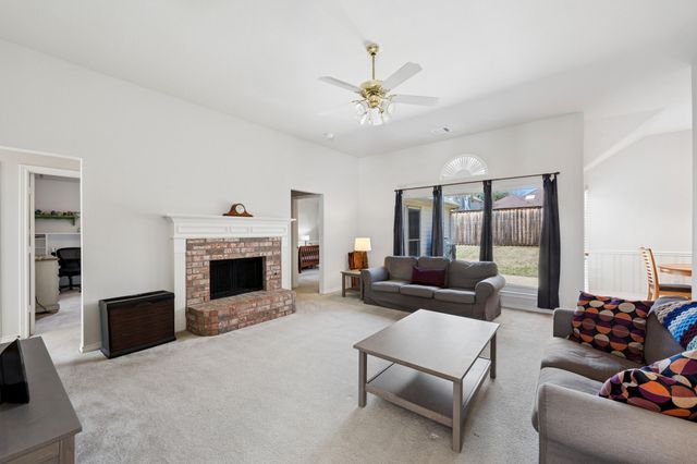 409 Kyle Lane, Lewisville, TX 75067