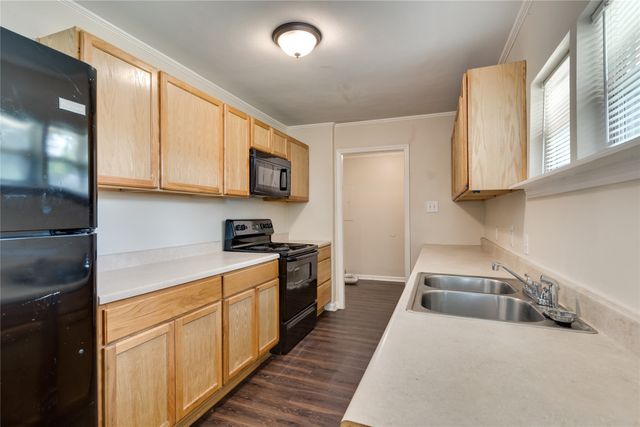 1310 Willowbrook Street, Lancaster, TX 75134