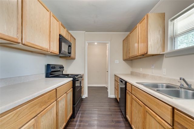 1310 Willowbrook Street, Lancaster, TX 75134