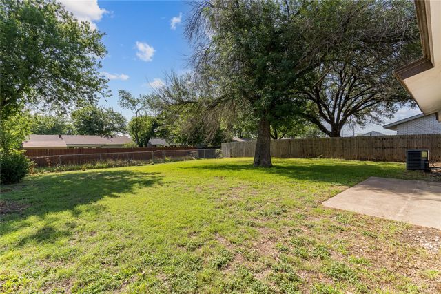1310 Willowbrook Street, Lancaster, TX 75134