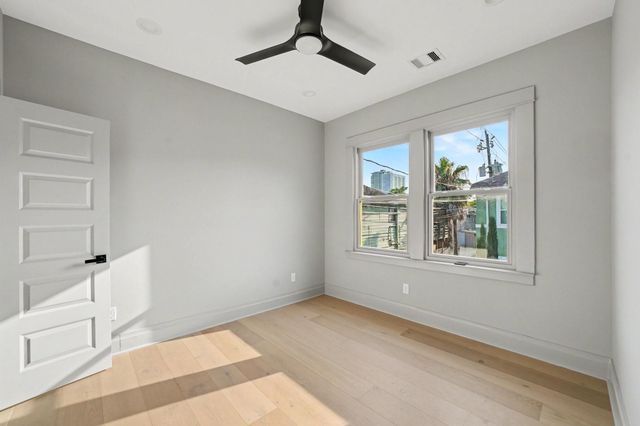 404 Avondale Street, Houston, TX 77006